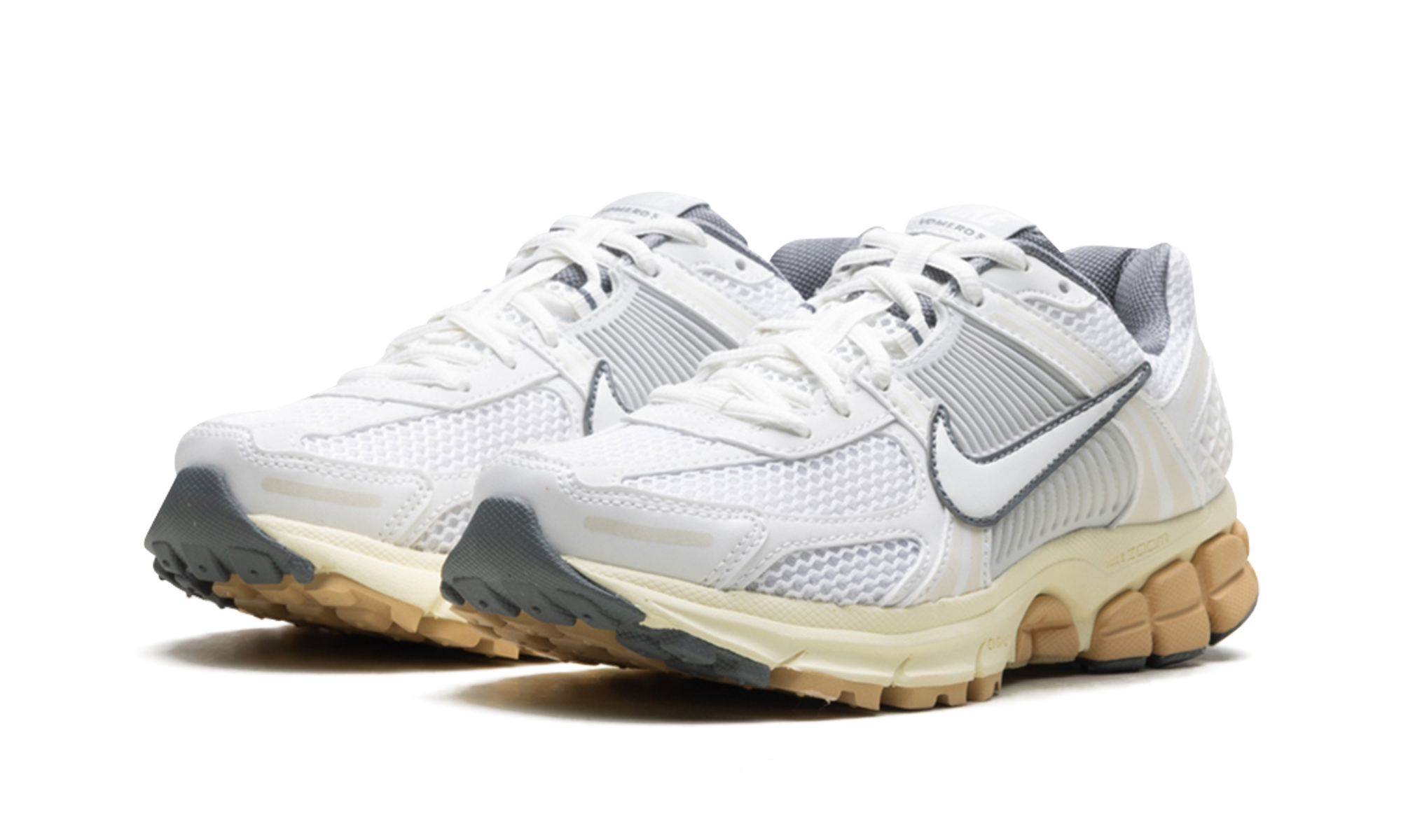 nike zoom vomero 5 summit white pure platinum women s+FJ2028-101+diagnol left view