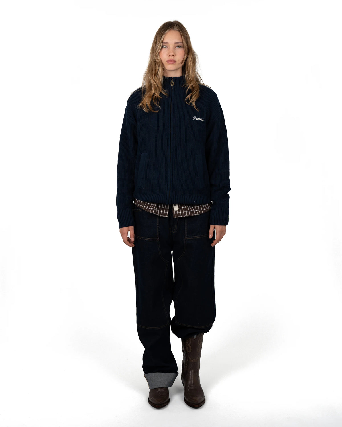 Prohibited Campus Knit Jacket Navy – gedragen door model