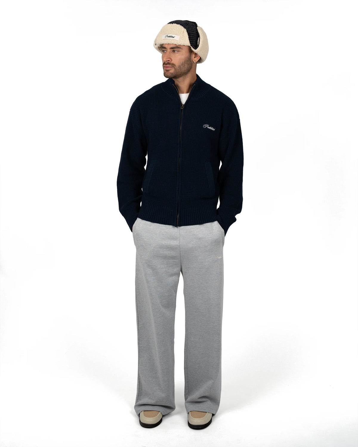 Prohibited Campus Knit Jacket Navy – gedragen door model