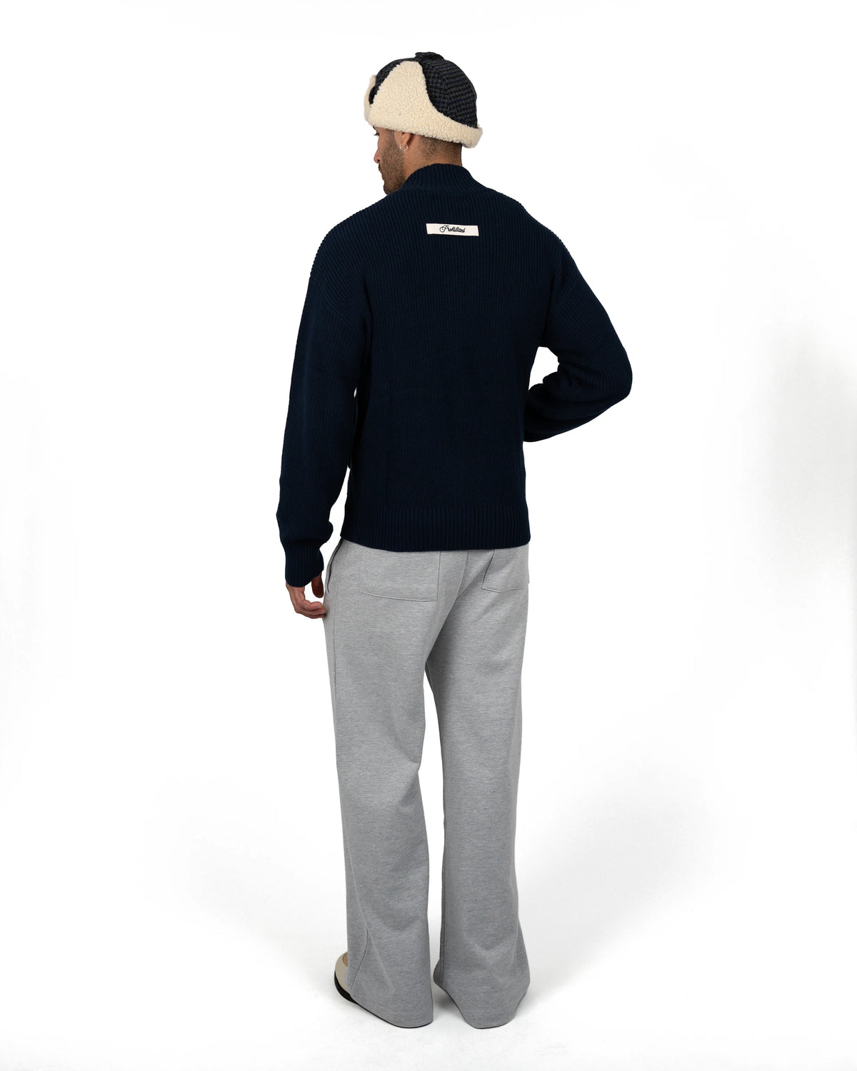 Prohibited Campus Knit Jacket Navy – gedragen door model