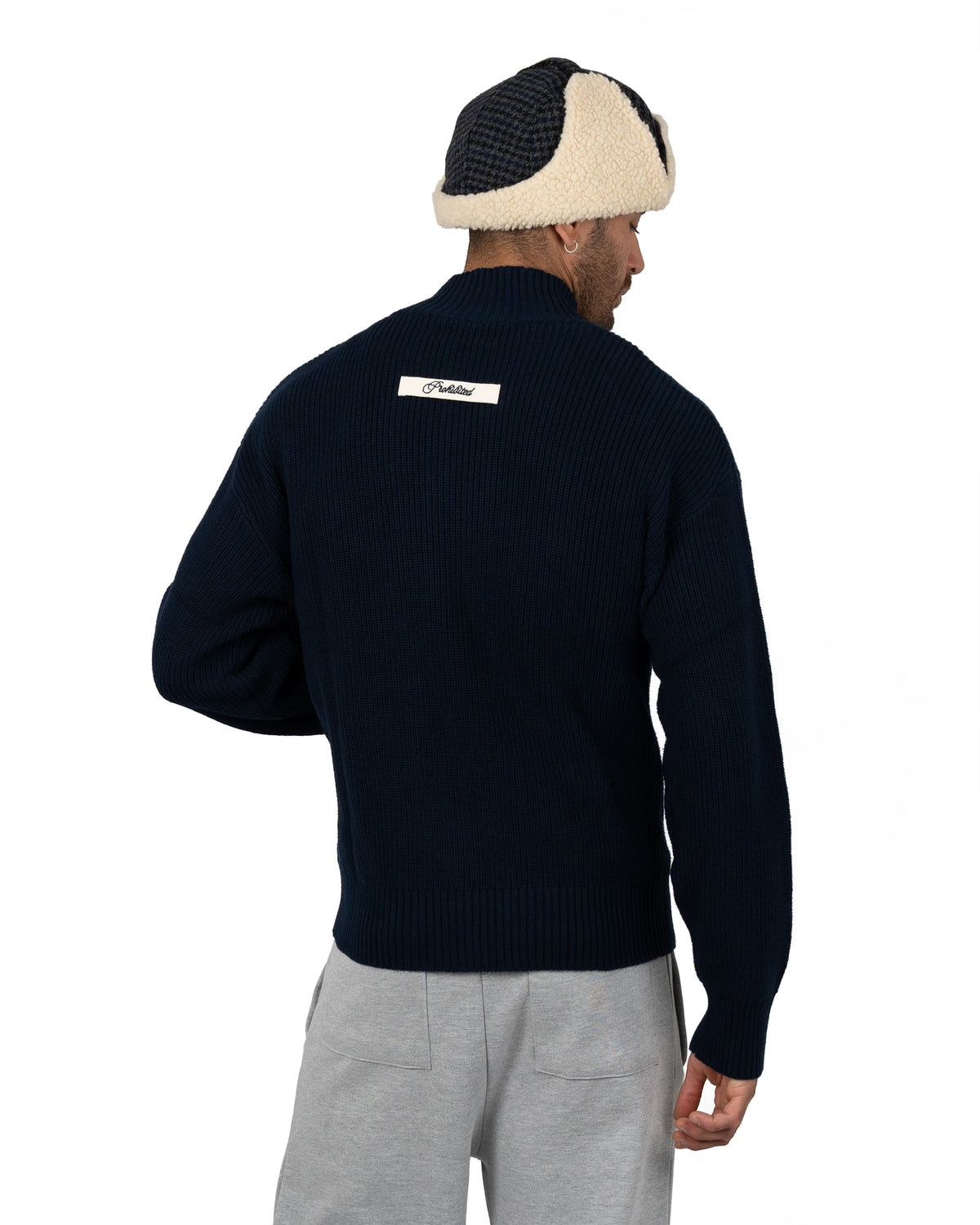 Prohibited Campus Knit Jacket Navy – gedragen door model