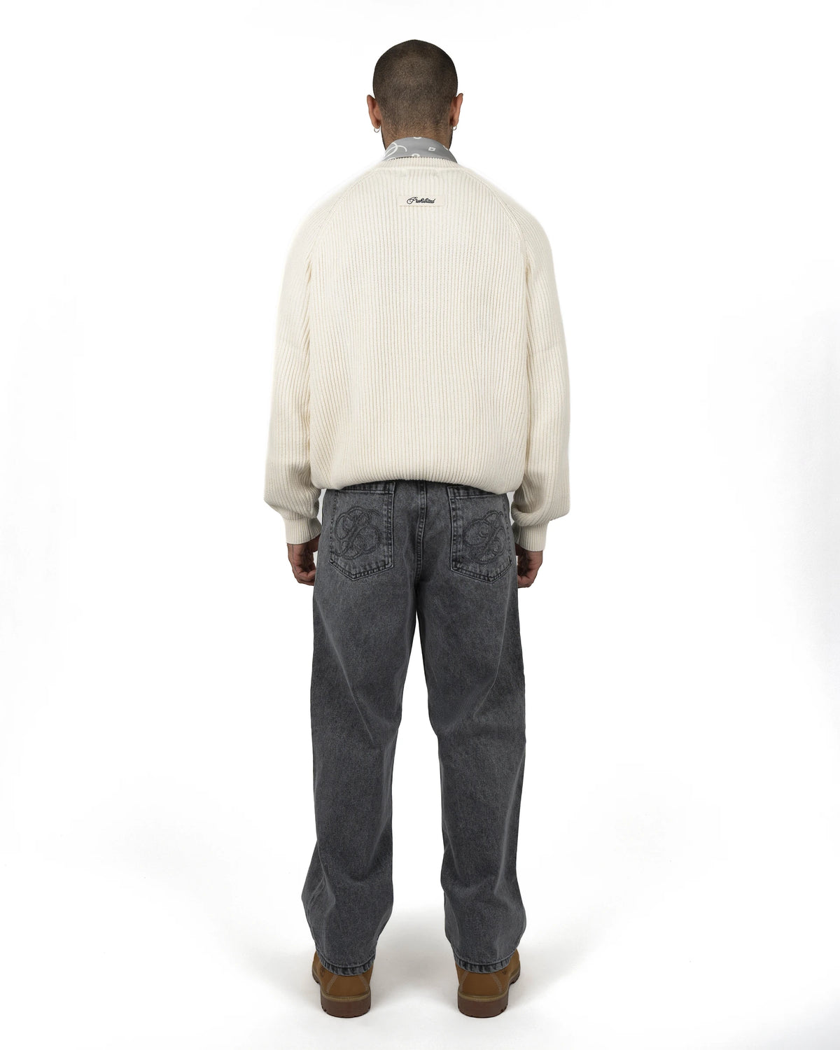 Prohibited Campus Knit Sweater Cream – gedragen door model
