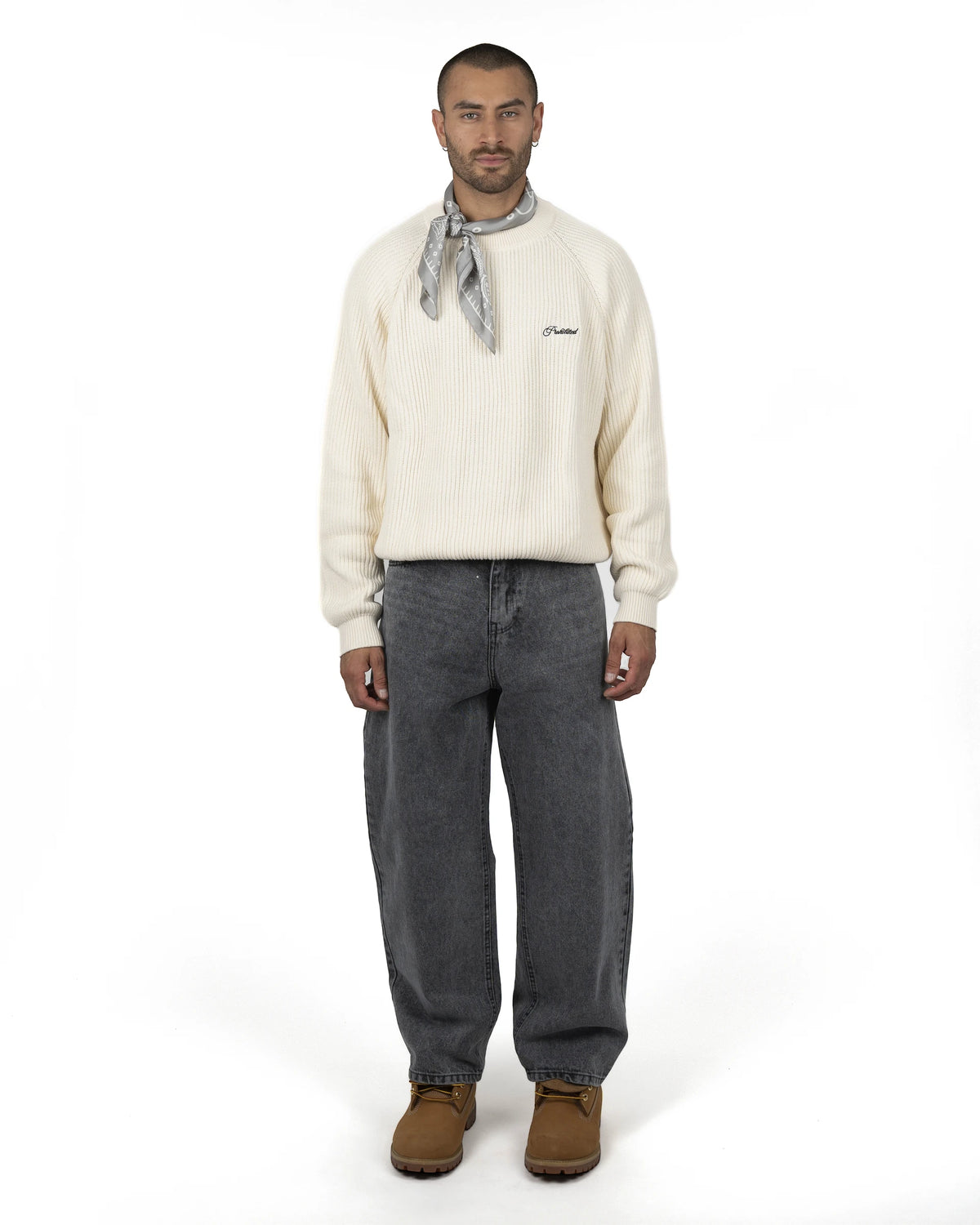Prohibited Campus Knit Sweater Cream – gedragen door model