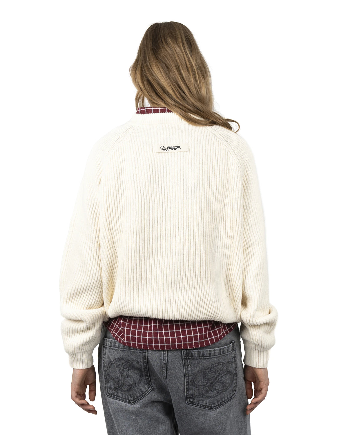 Prohibited Campus Knit Sweater Cream – gedragen door model