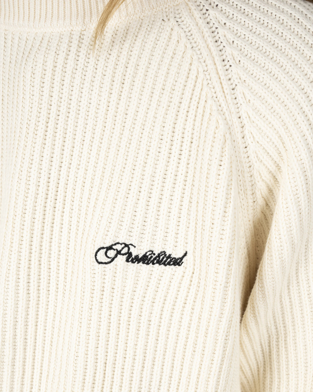 Prohibited Campus Knit Sweater Cream – gedragen door model