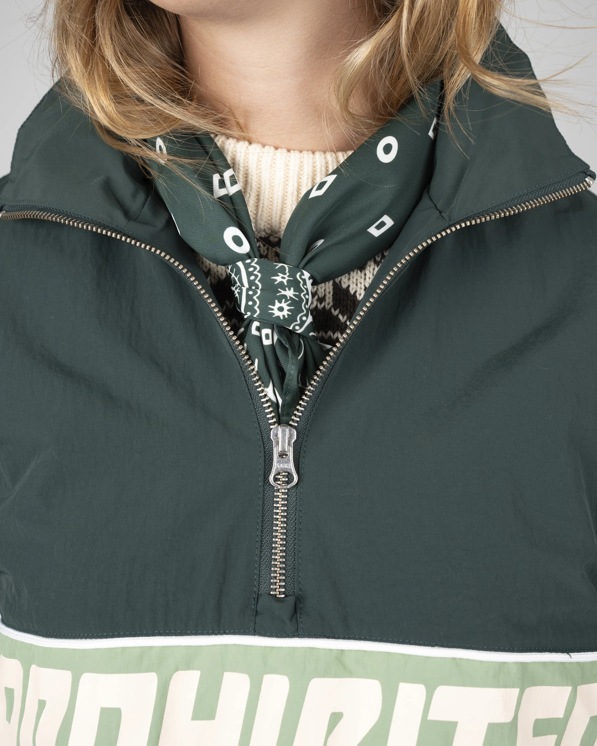 Prohibited Signature Scarf Green – gedragen door model