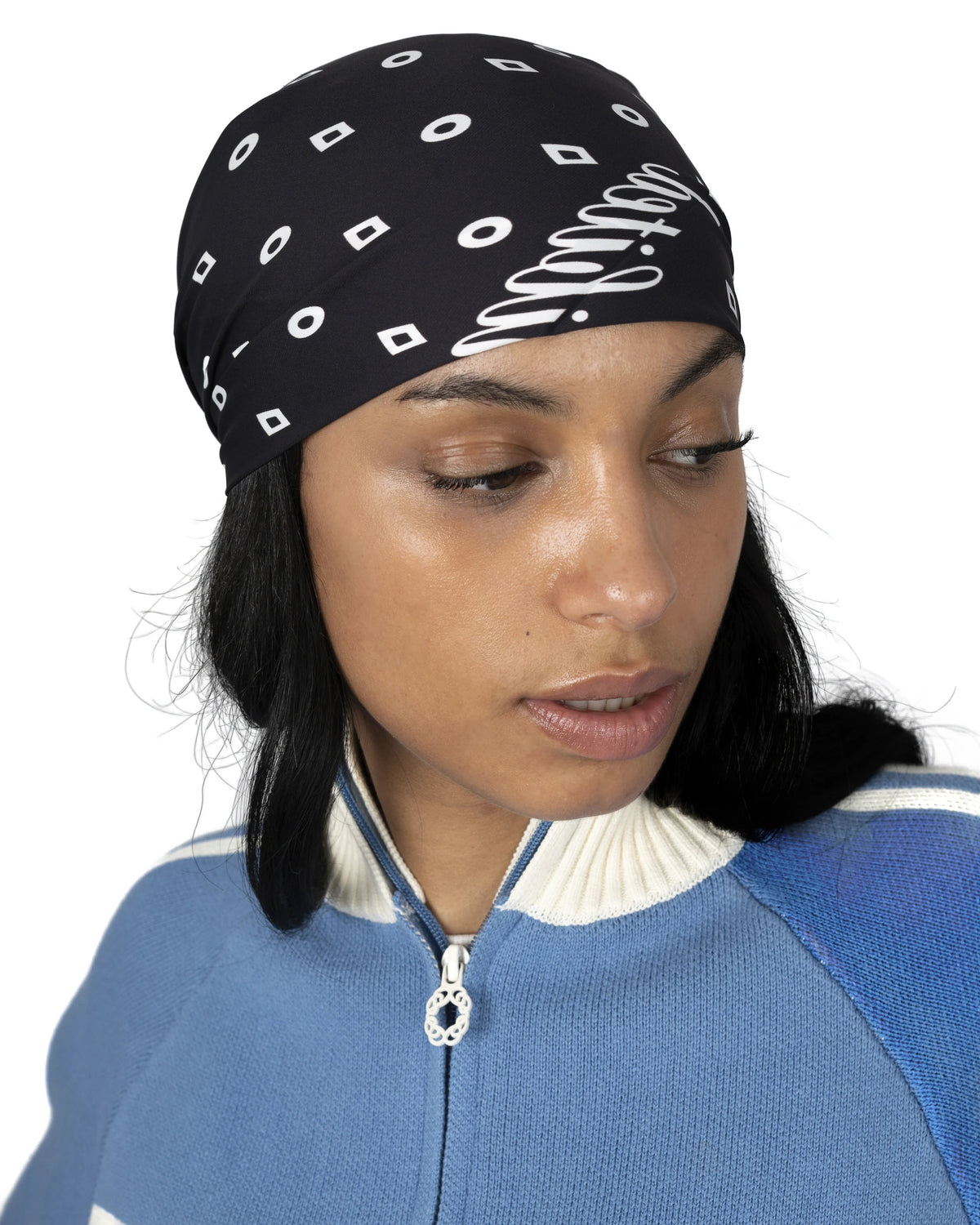 Prohibited Signature Scarf Black – gedragen door model