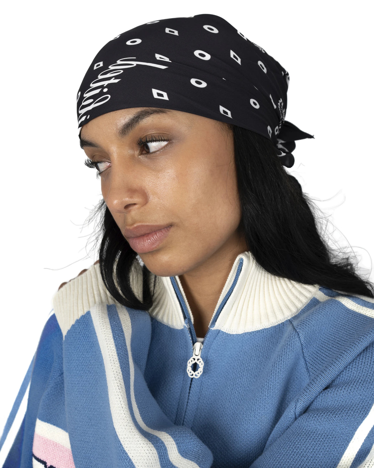 Prohibited Signature Scarf Black – gedragen door model