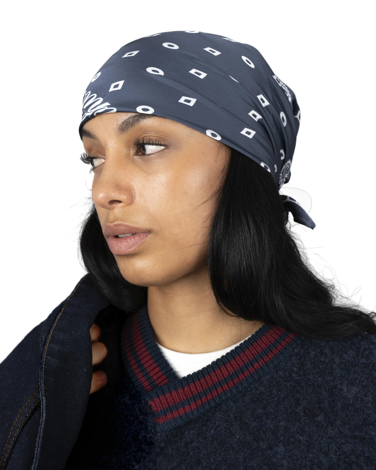 Prohibited Signature Scarf Navy – gedragen door model