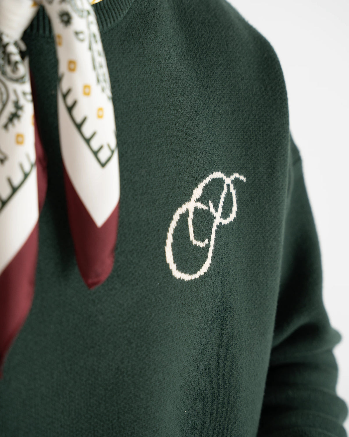 Prohibited Initial Knit Sweater Dark Green – gedragen door model