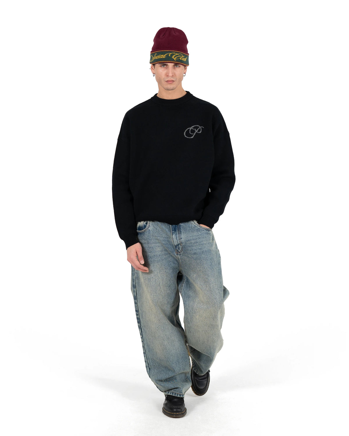 Prohibited Initial Knit Sweater Black – gedragen door model