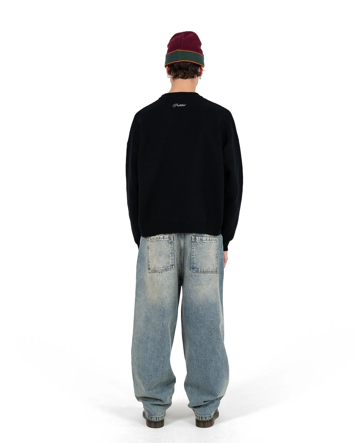 Prohibited Initial Knit Sweater Black – gedragen door model