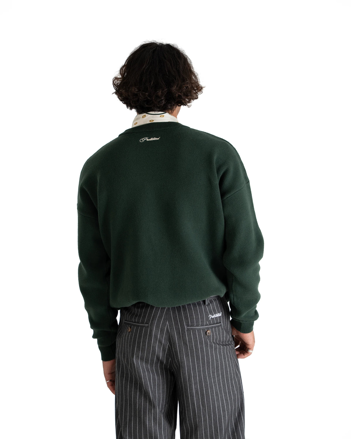 Prohibited Initial Knit Sweater Dark Green – gedragen door model