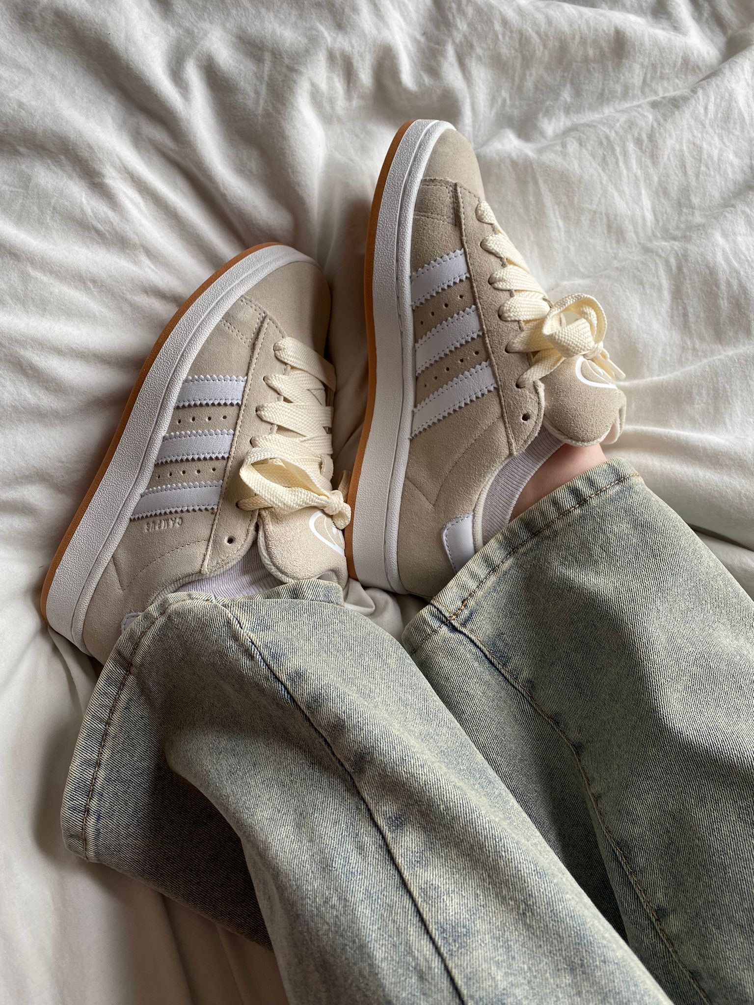 adidas Campus 00s Wonder White Gum, Lifestyle View 1, SKU ID1435
