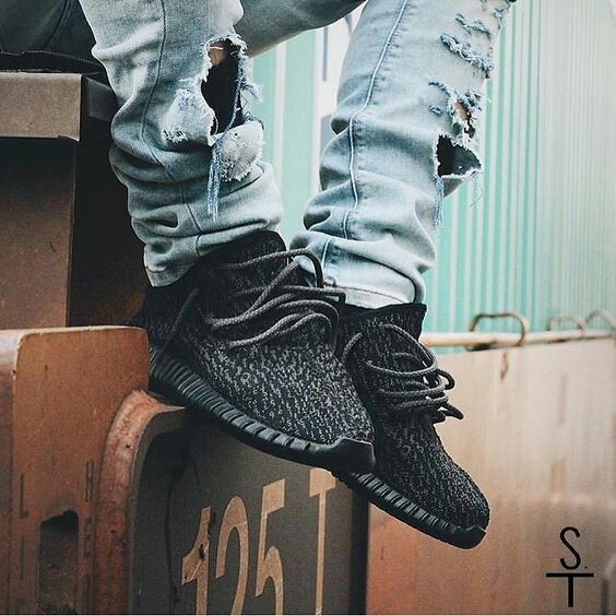 adidas Yeezy Boost 350 Pirate Black (2023), Lifestyle View 4, SKU BB5350