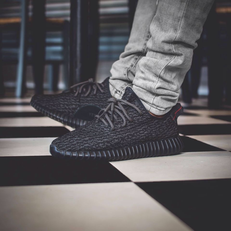 adidas Yeezy Boost 350 Pirate Black (2023), Lifestyle View 3, SKU BB5350