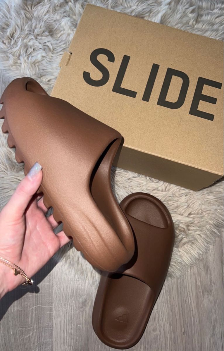 adidas Yeezy Slide Flax, Lifestyle View 4, SKU FZ5896