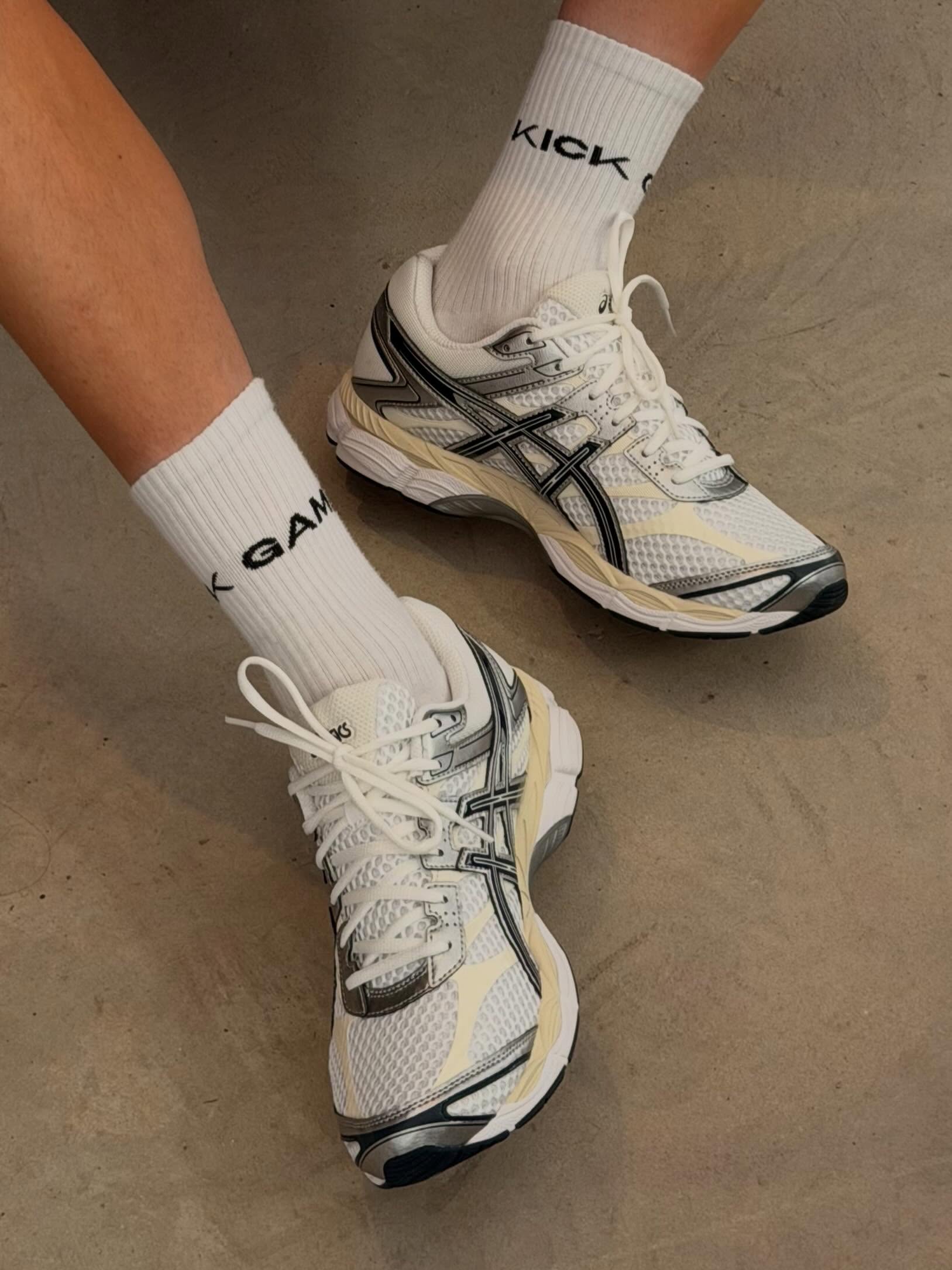 ASICS Gel-Cumulus 16 White Midnight, Lifestyle View 3, SKU 1203A733-103
