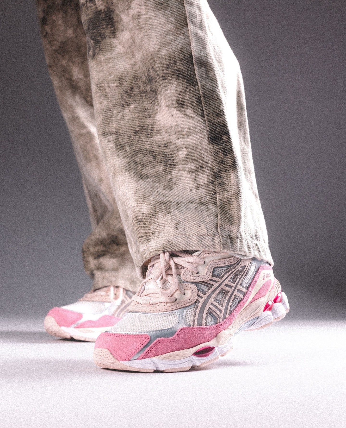 ASICS Gel-NYC Cream Mineral Beige Pink, Lifestyle View 5, SKU 1203A383-104