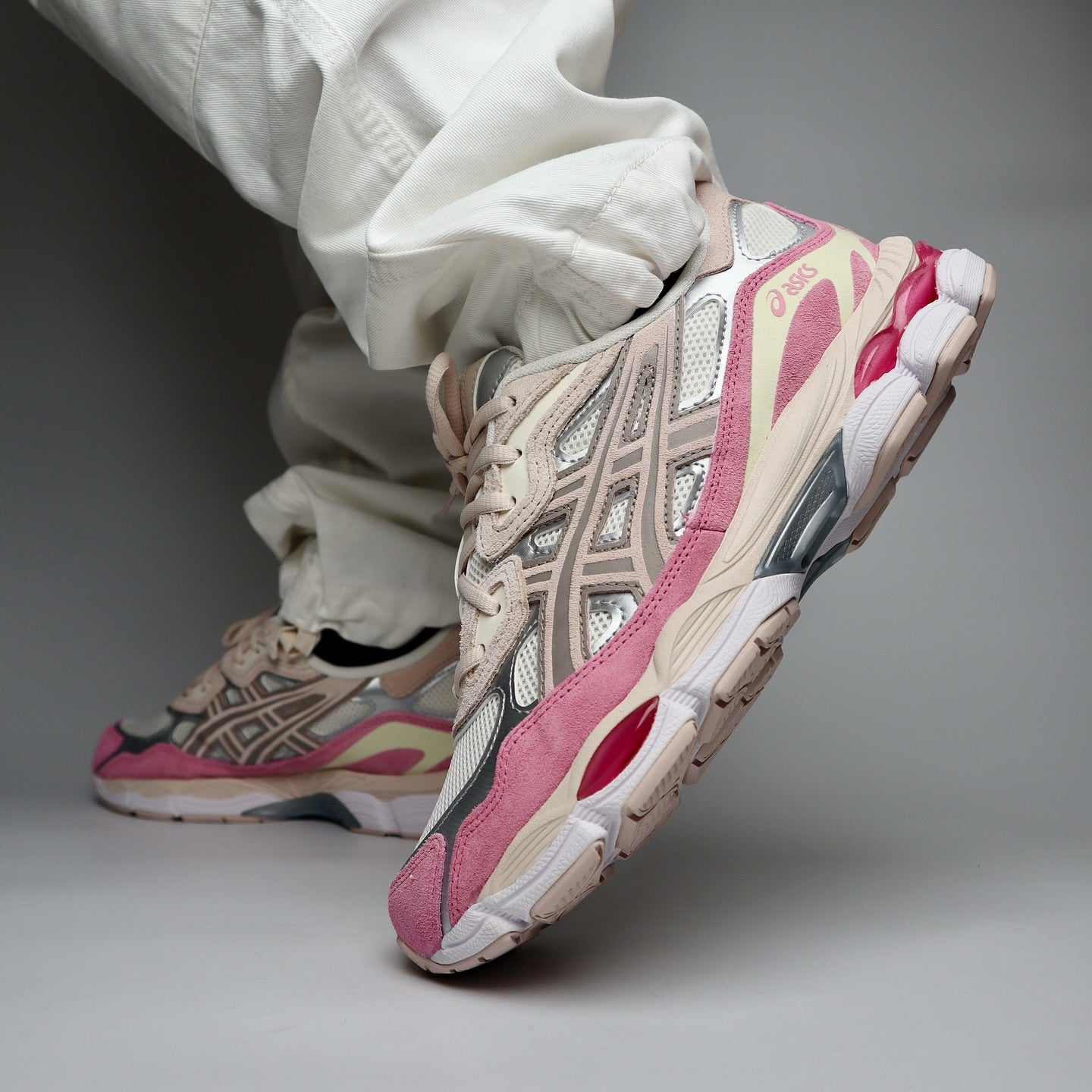 ASICS Gel-NYC Cream Mineral Beige Pink, Lifestyle View 1, SKU 1203A383-104
