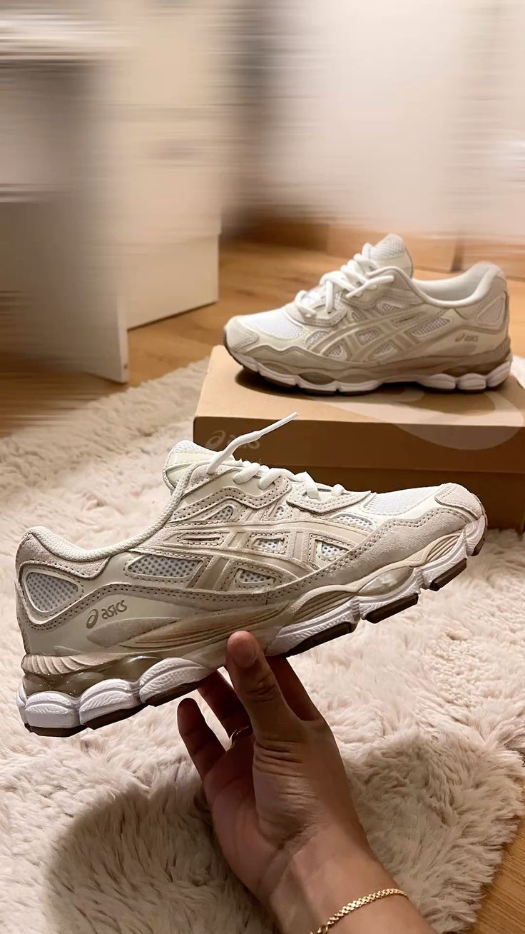 ASICS Gel-NYC White Feather Grey, Lifestyle View 1, SKU 1203A663-102