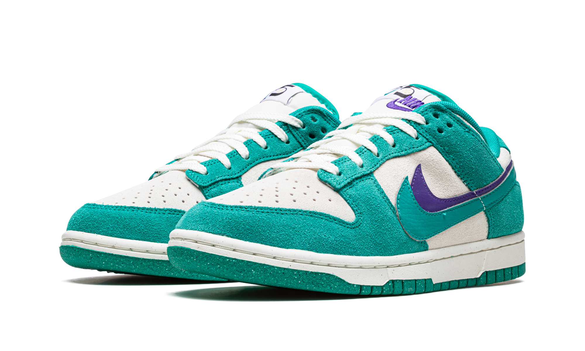 nike dunk low se 85 neptune green women s+DO9457-101+diagnol left view