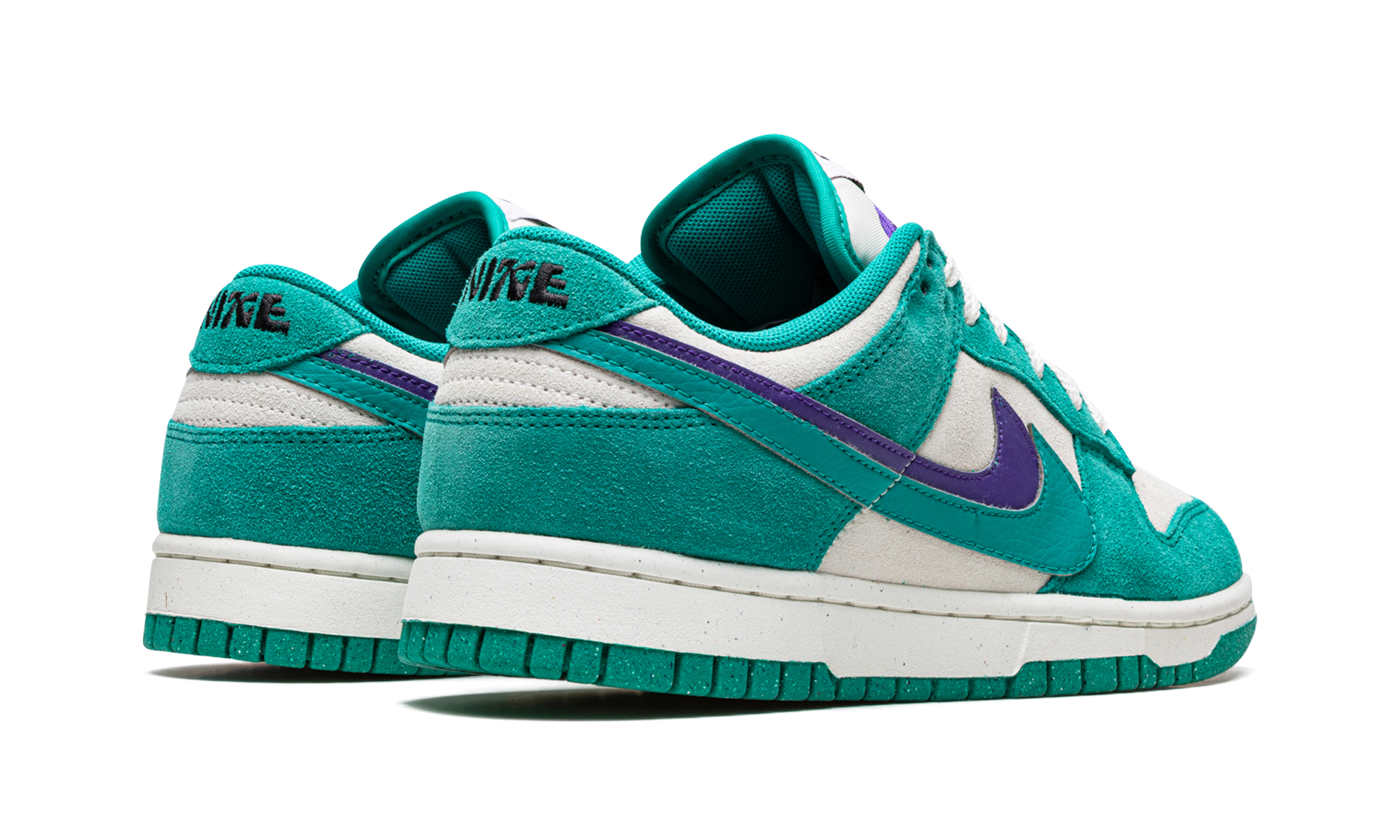 nike dunk low se 85 neptune green women s+DO9457-101+diagnol right behind view