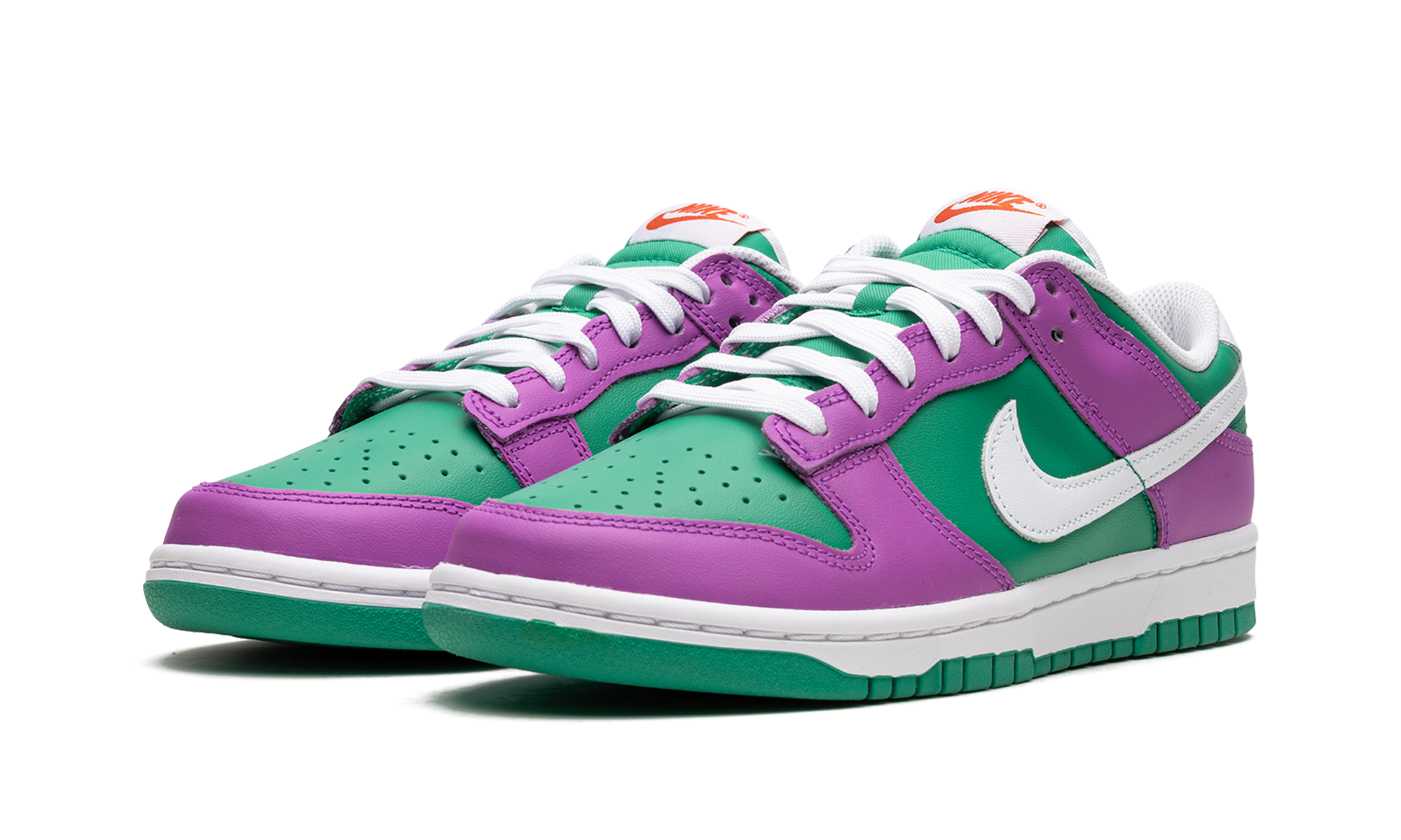 nike dunk low stadium green fuchsia women s+FD9924-311+diagnol left view