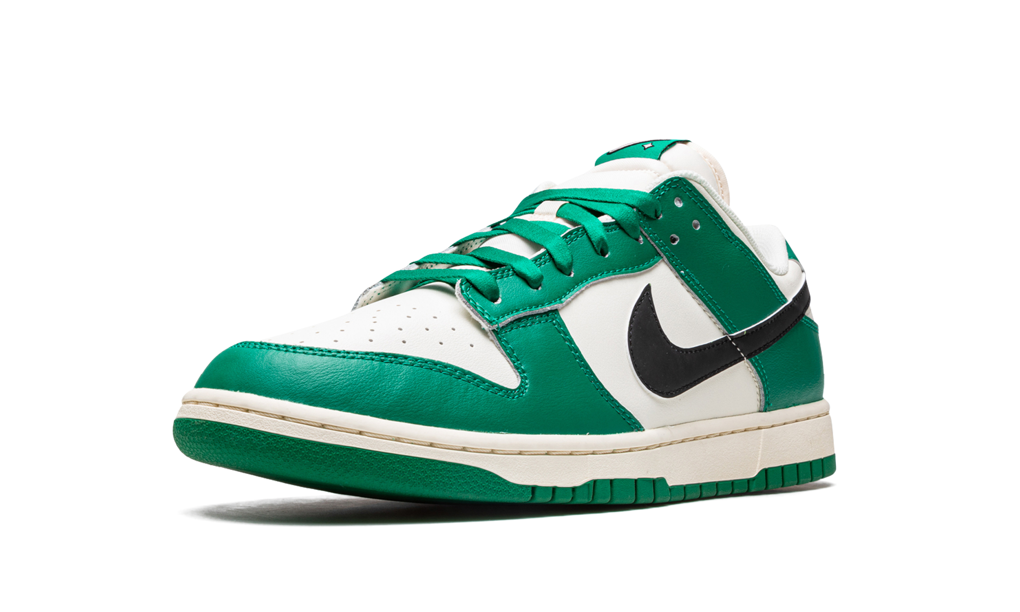 nike dunk low se lottery pack malachite green+DR9654-100+left diagnol single view