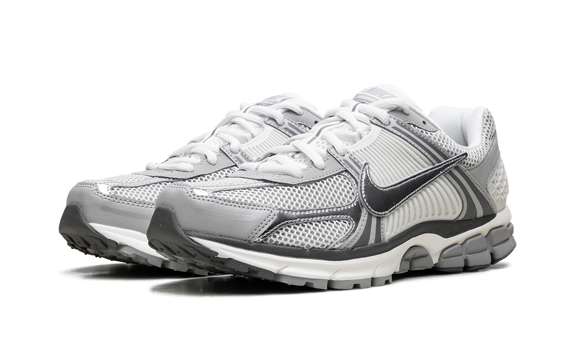 nike zoom vomero 5 metallic silver+IM2219-121+diagnol left view