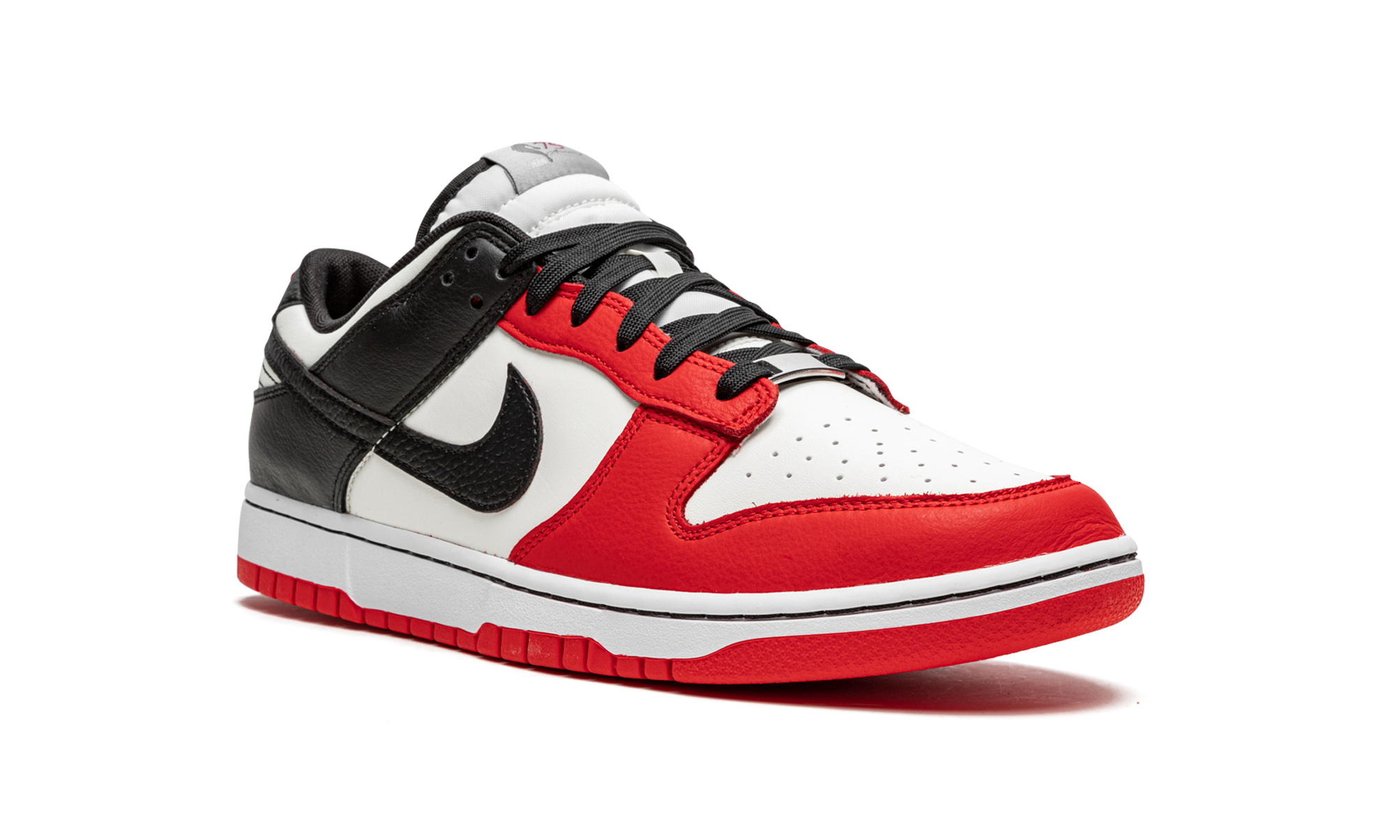 nike dunk low emb nba 75th anniversary chicago+DD3363-100+diagnol right view
