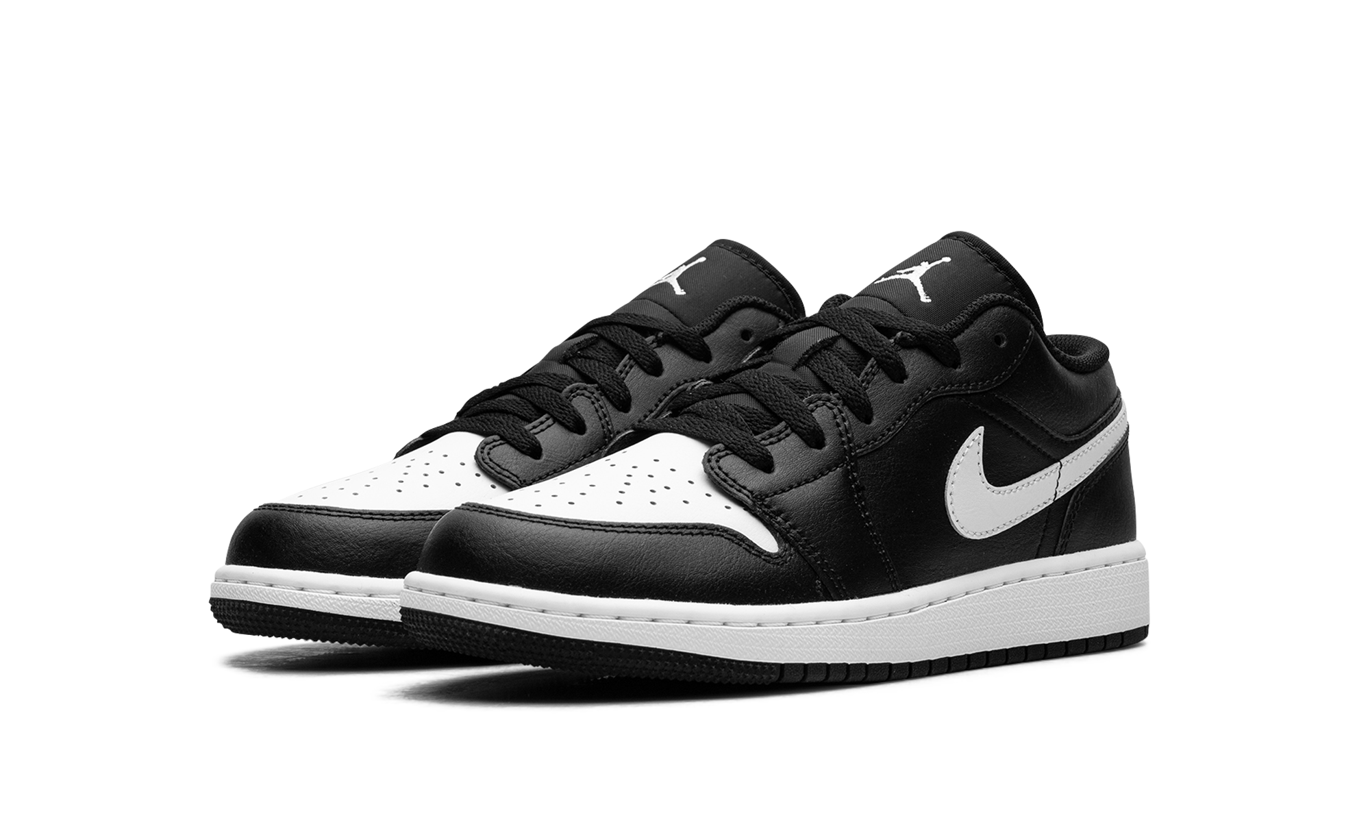 jordan 1 low black summit white gs+553560-043+diagnol left view