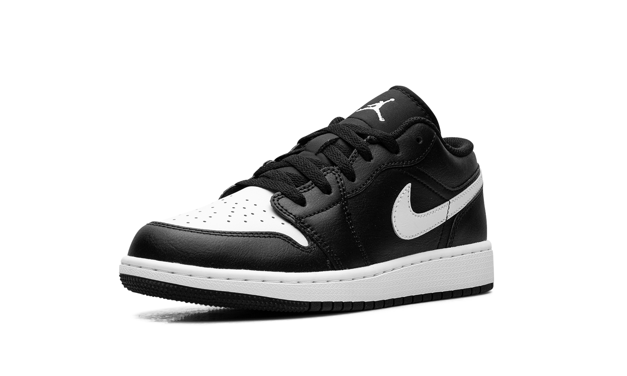 jordan 1 low black summit white gs+553560-043+left diagnol single view