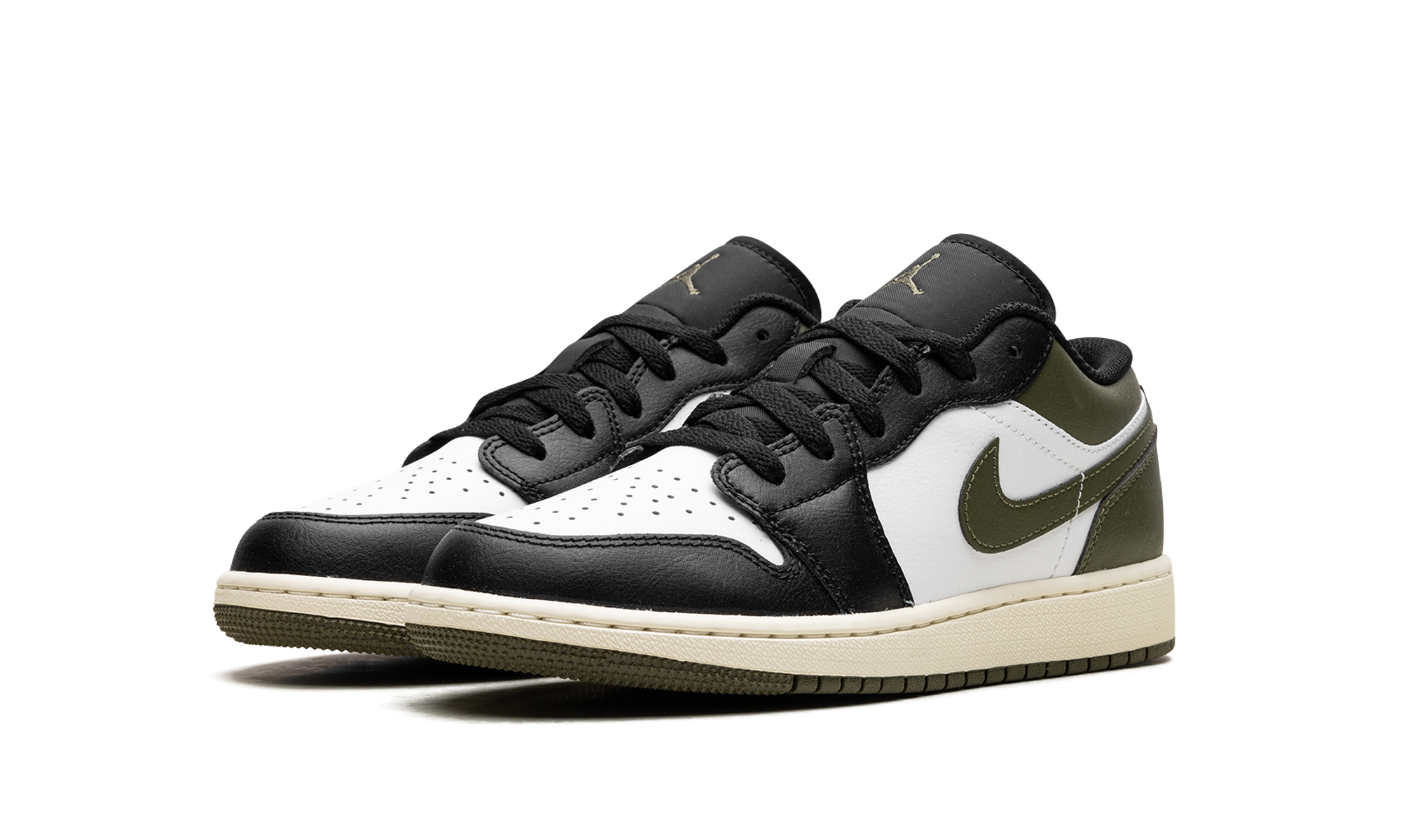 jordan 1 low black toe medium olive gs+553560-092+diagnol left view