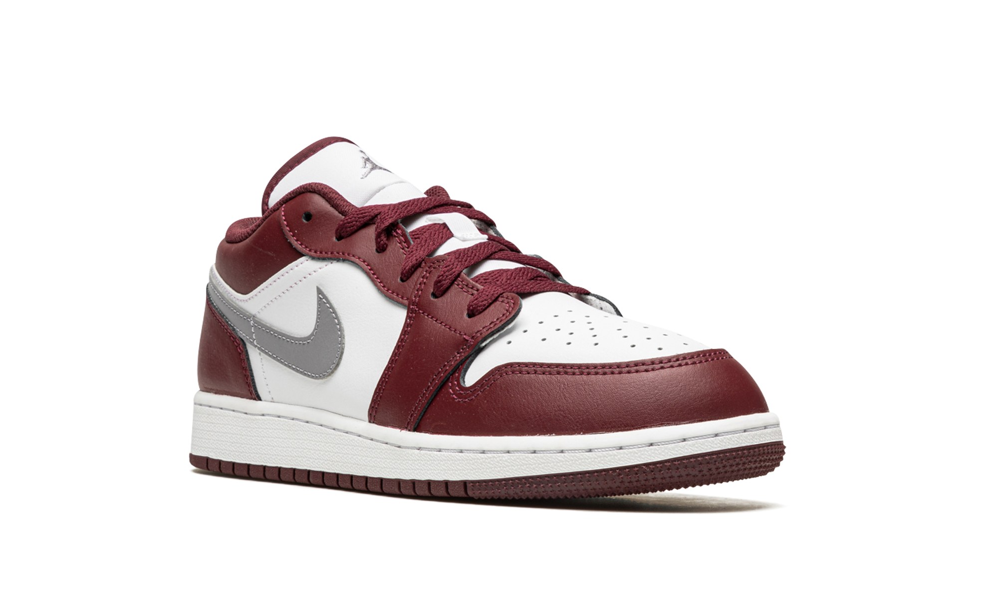 jordan 1 low bordeaux gs+553560-615+diagnol right view