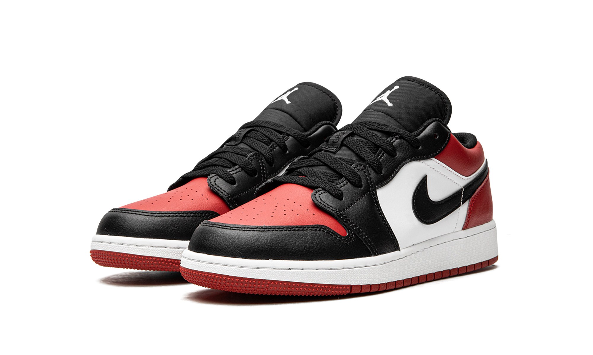 jordan 1 low bred toe gs+553560-612+diagnol left view