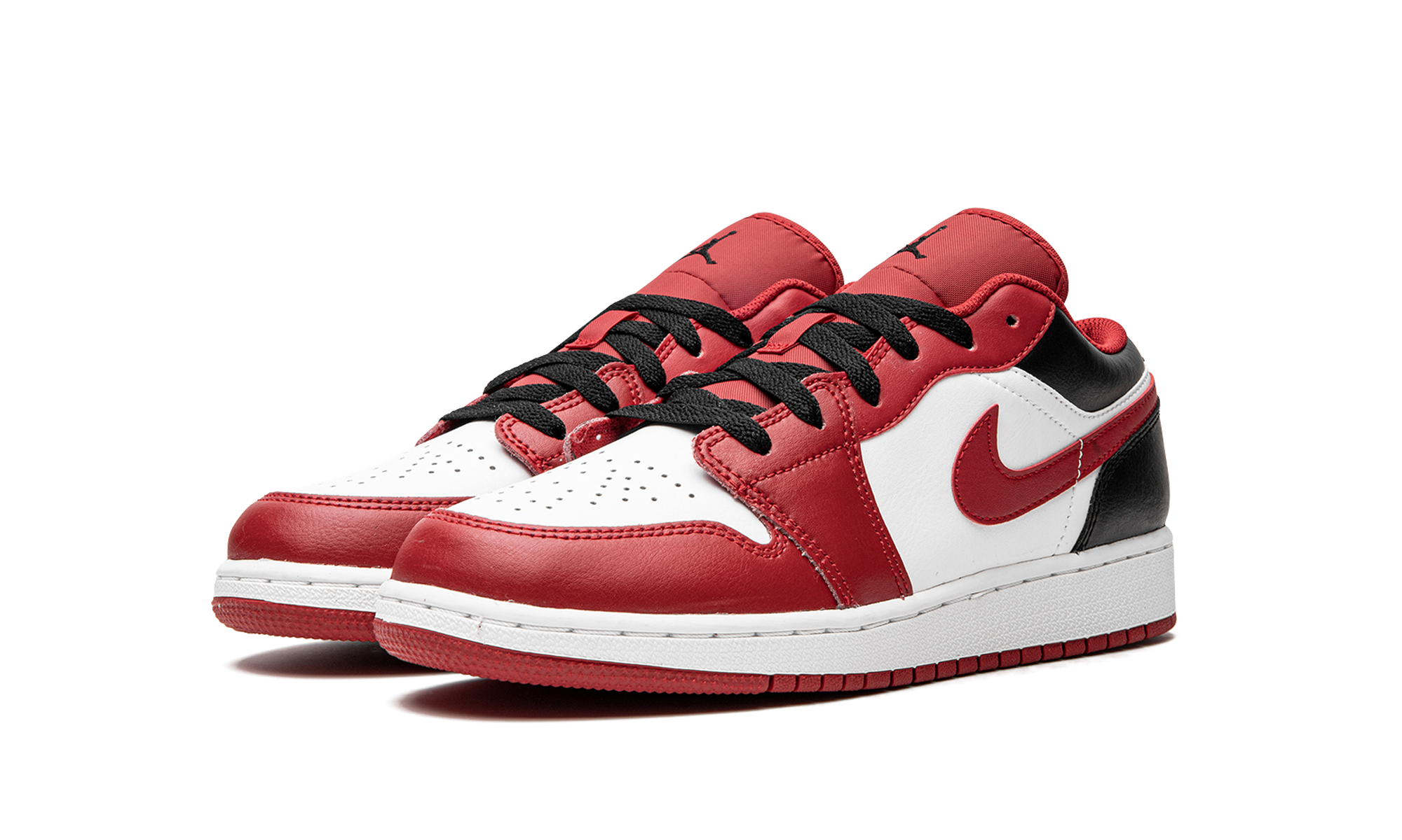 jordan 1 low bulls gs+553560-163+diagnol left view