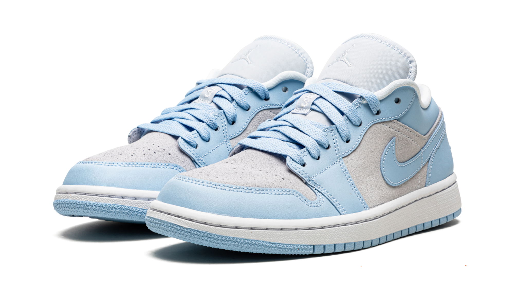 jordan 1 low football grey aluminum women s+DC0774-050+diagnol left view