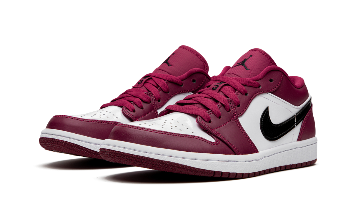 jordan 1 low noble red+553558-604+diagnol left view