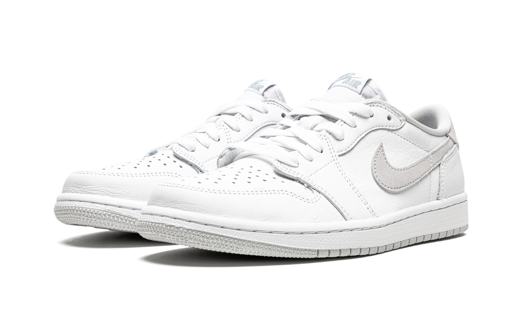 jordan 1 low og neutral grey 2021 2024+CZ0790-100+diagnol left view