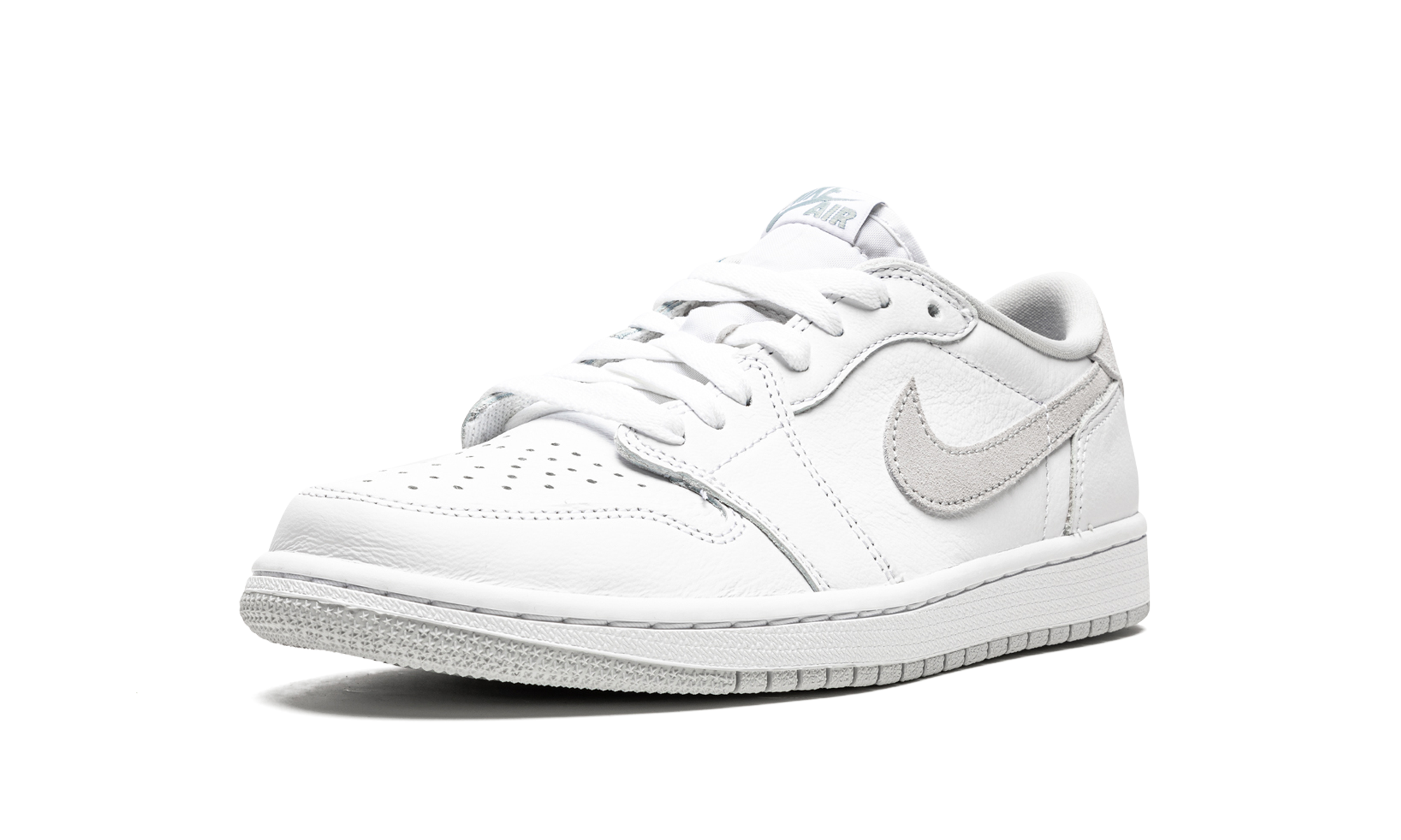 jordan 1 low og neutral grey 2021 2024+CZ0790-100+left diagnol single view