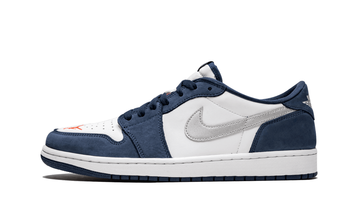 jordan 1 low sb midnight navy+CJ7891-400+diagnol left view