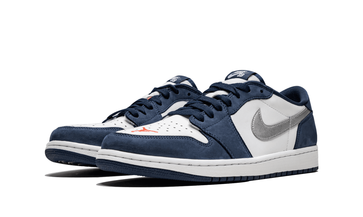 jordan 1 low sb midnight navy+CJ7891-400+diagnol right behind view