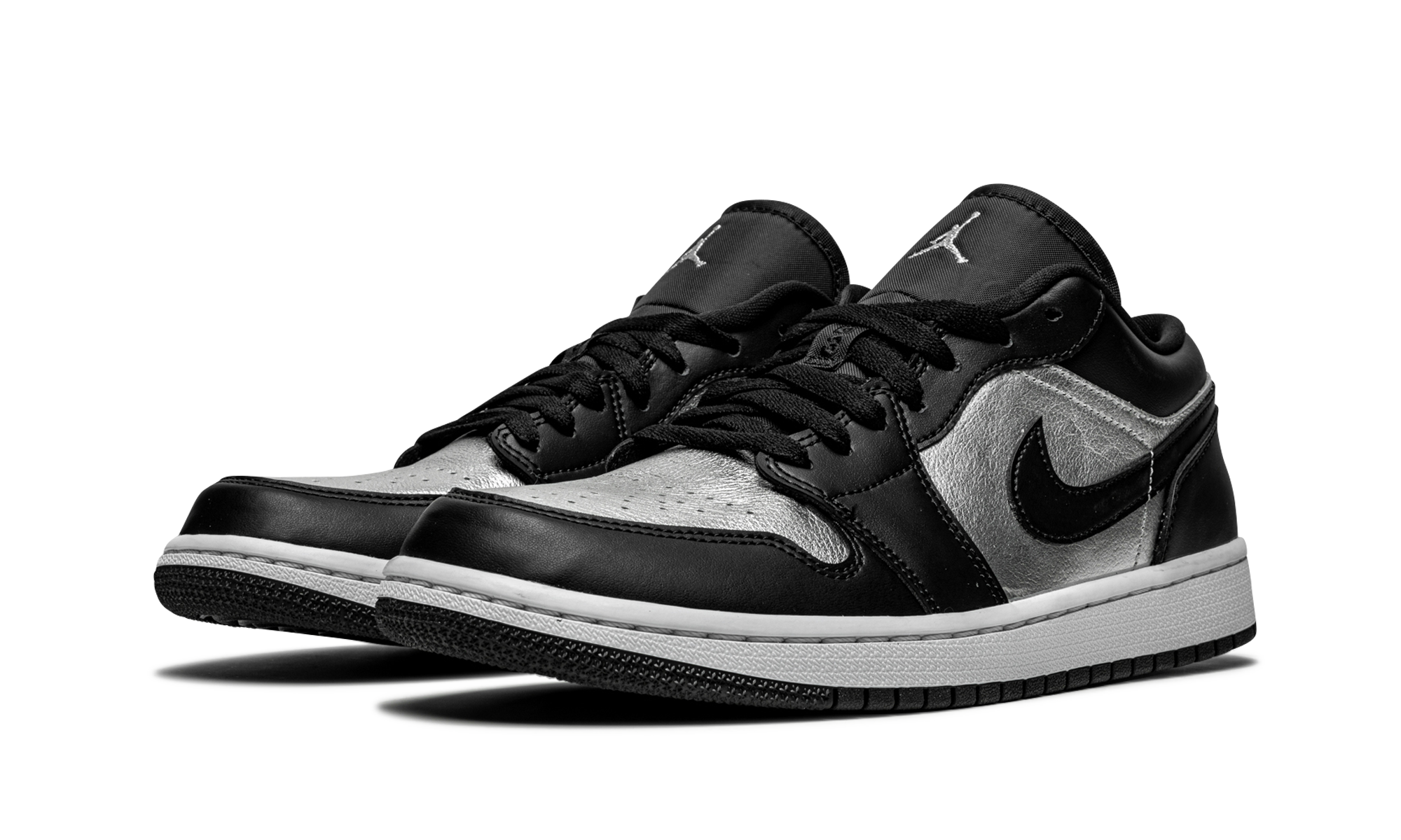jordan 1 low se black metallic silver women s+DA5551-001+diagnol left view