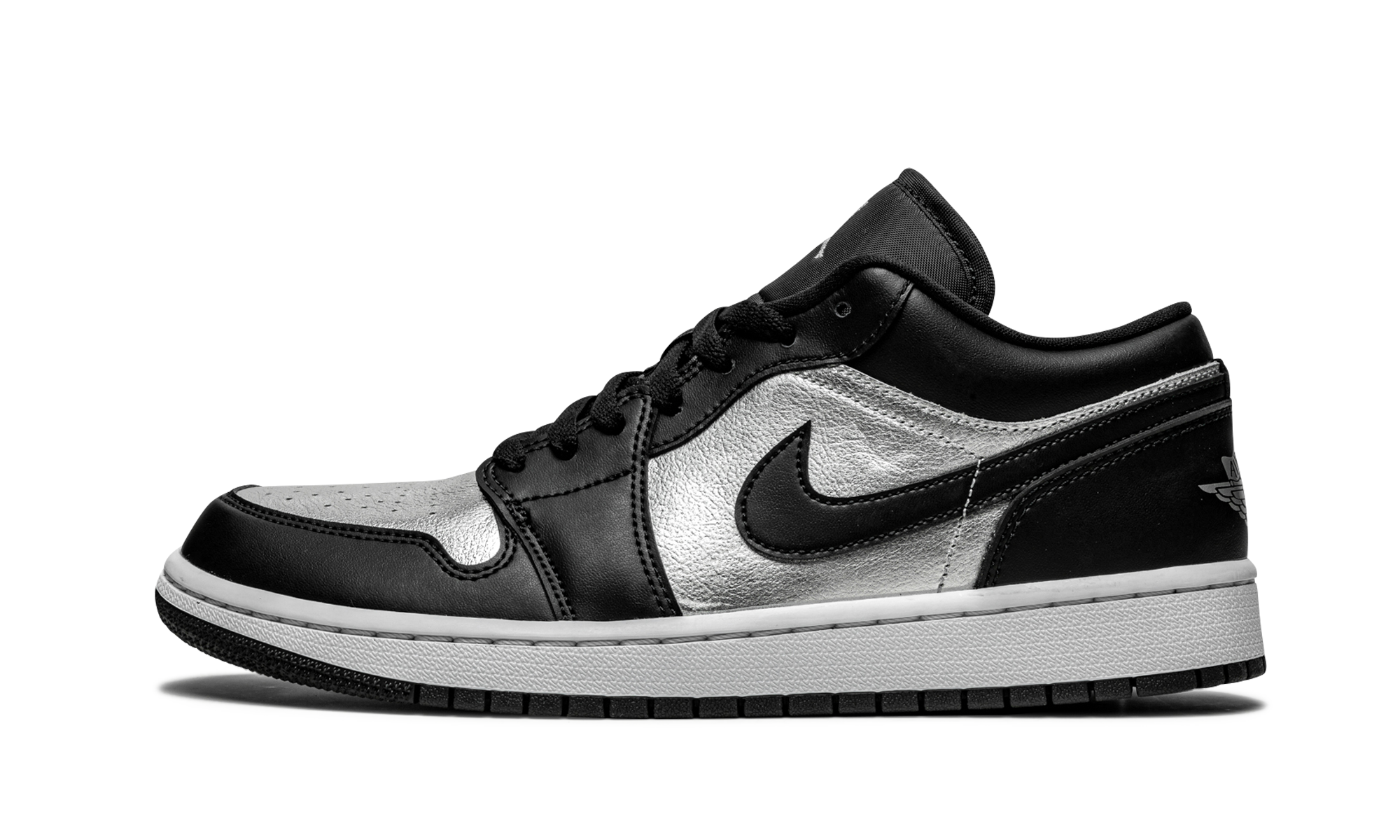 jordan 1 low se black metallic silver women s+DA5551-001+diagnol right view 1