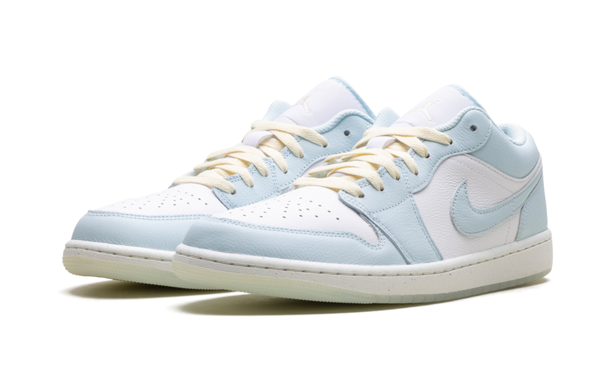 jordan 1 low se glacier blue summit white+HJ5999-400+diagnol left view