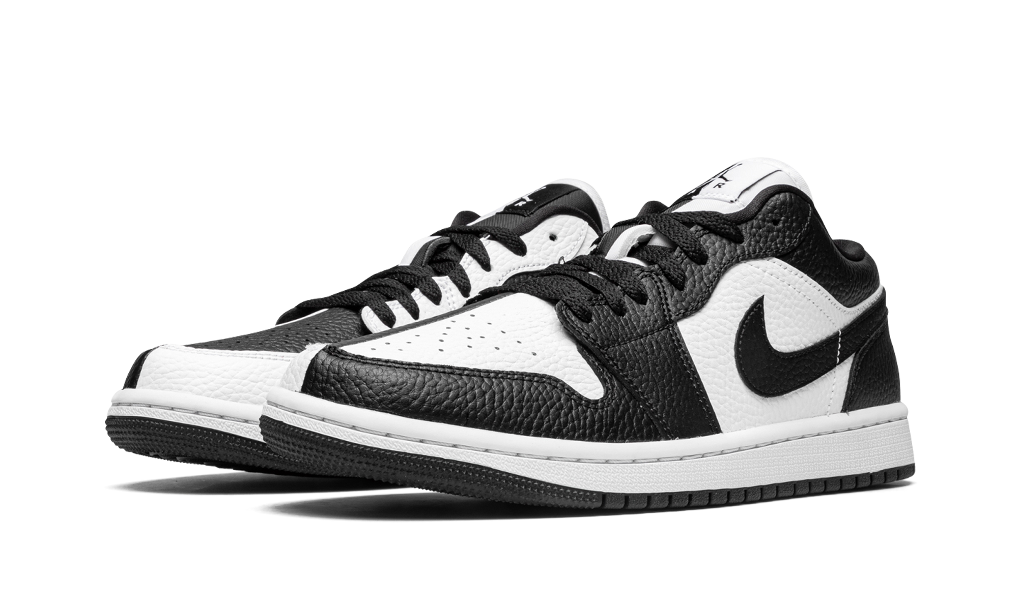 jordan 1 low se homage split white black women s+DR0502-101+diagnol left view