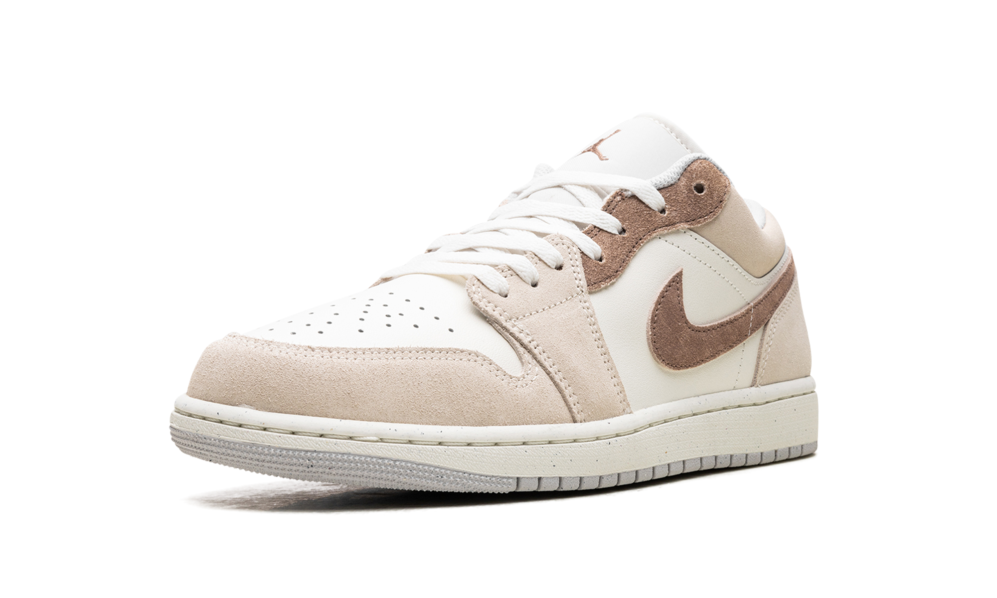 jordan 1 low se legend light brown+HF1567-200+left diagnol single view