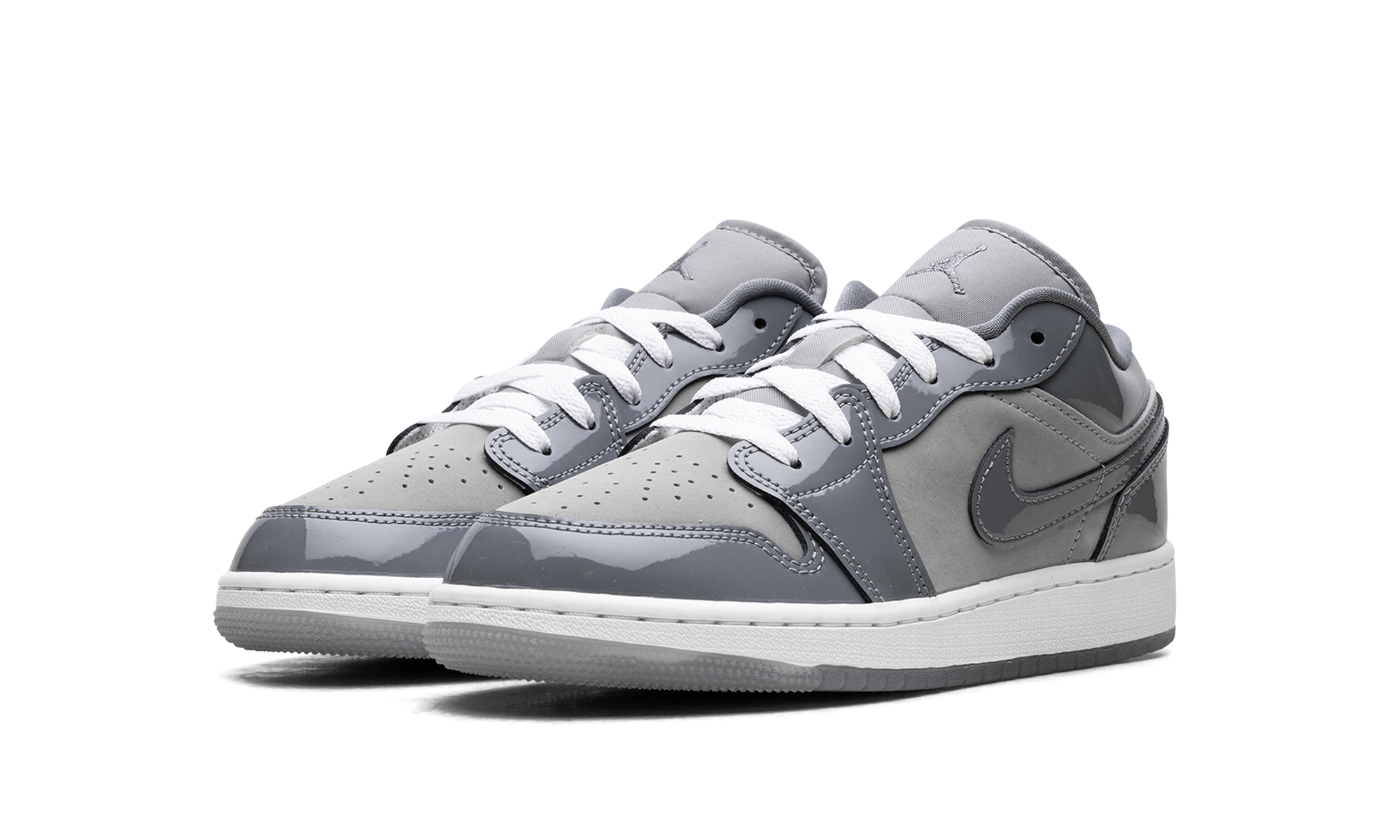 jordan 1 low se medium grey cool grey white gs+HF3188-011+diagnol left view