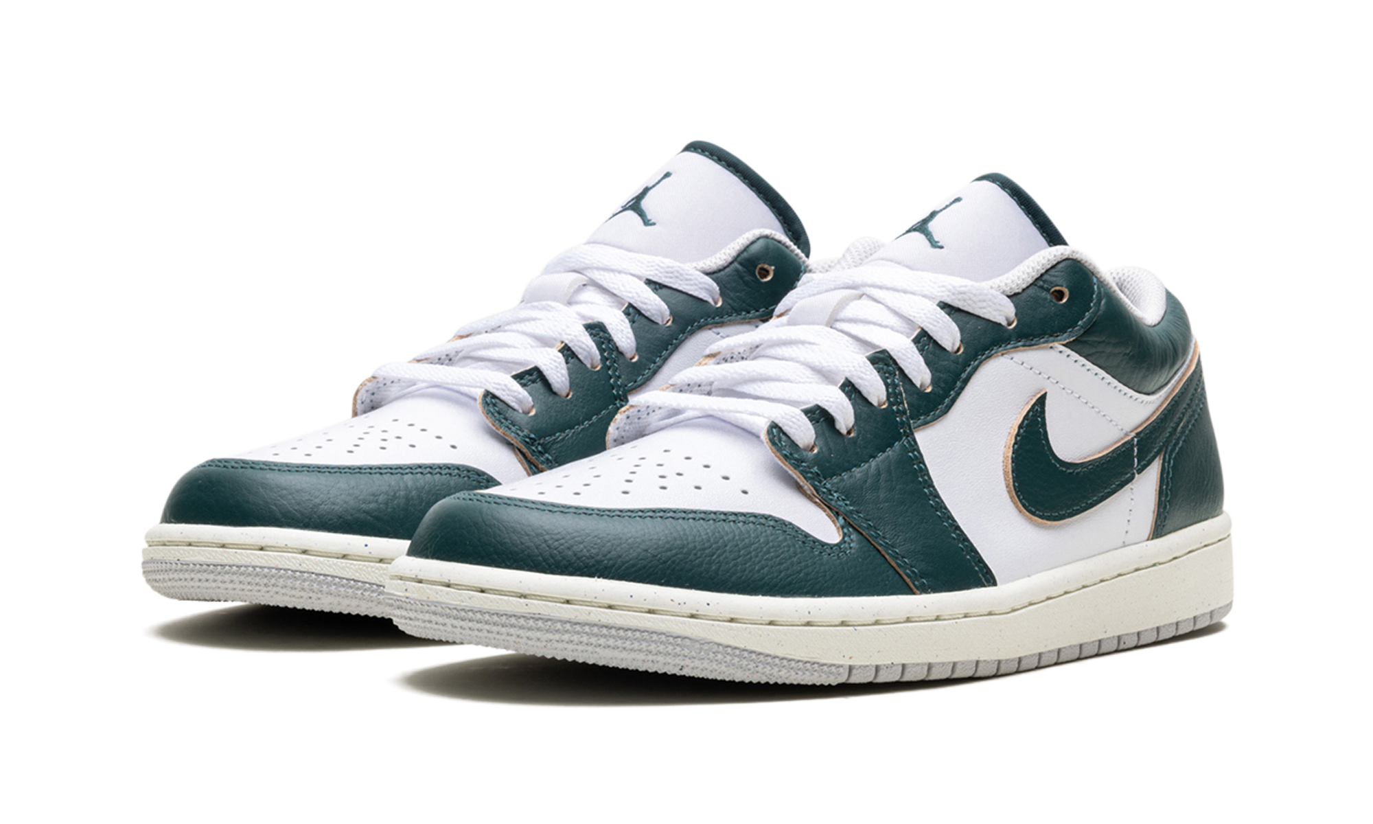 jordan 1 low se oxidized green+FQ7687-300+diagnol left view